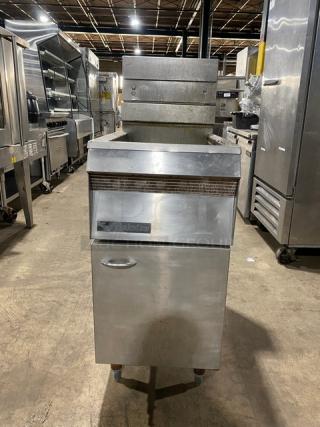 Pitco CP Frialator Series Commercial Stainless Steel Propane Powered 40 Lb. Deep Fat Fryer! With Back Splash & Basket Hanger! Model: 14 SN: 859Y26433CP! On Legs!