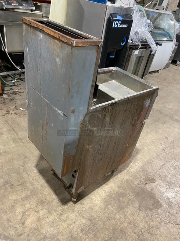 Pitco CP Frialator Series Commercial Stainless Steel Propane Powered 40 Lb. Deep Fat Fryer! With Back Splash & Basket Hanger! Model: 14 SN: 859Y26433CP! On Legs! - Image 4 of 10