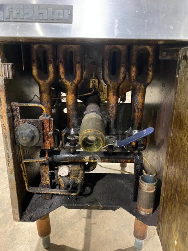 Pitco CP Frialator Series Commercial Stainless Steel Propane Powered 40 Lb. Deep Fat Fryer! With Back Splash & Basket Hanger! Model: 14 SN: 859Y26433CP! On Legs! - Image 7 of 10