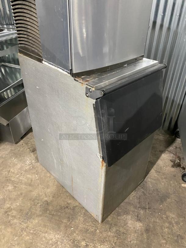 Manitowoc Indigo Series Commercial Stainless Steel Air-Cooled Cubed Style Ice Making Machine Head/Full Size Ice Bin Combo! With Lift-Up Style Access Door! Model: IR0520A-161 SN: 1101257602! 115V 1 Phase! With Legs! 2X Your Bid Makes One Unit! - Image 11 of 11
