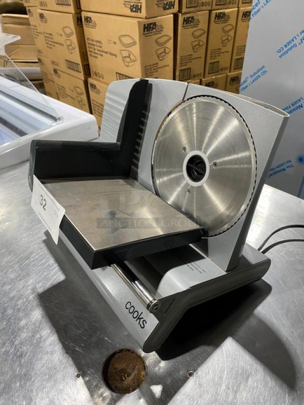 Cooks Commercial Electric Powered Countertop Meat/Deli Slicer! Model: FS-9001A! 120V! - Image 2 of 8