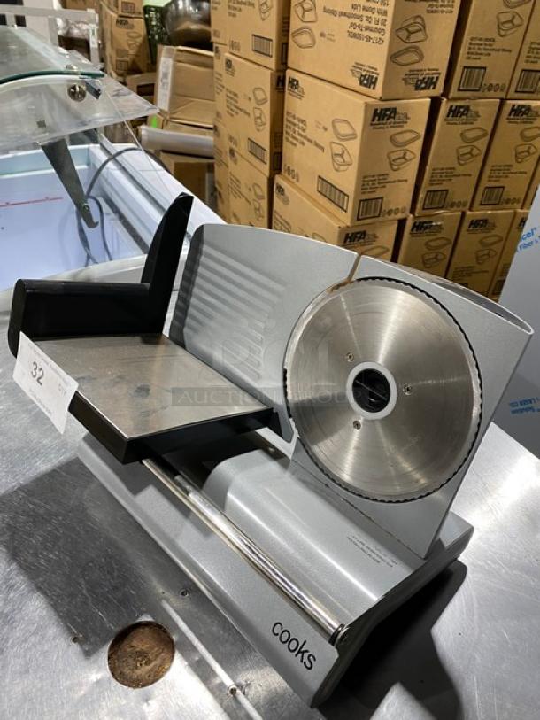 Cooks Commercial Electric Powered Countertop Meat/Deli Slicer! Model: FS-9001A! 120V! - Image 6 of 8