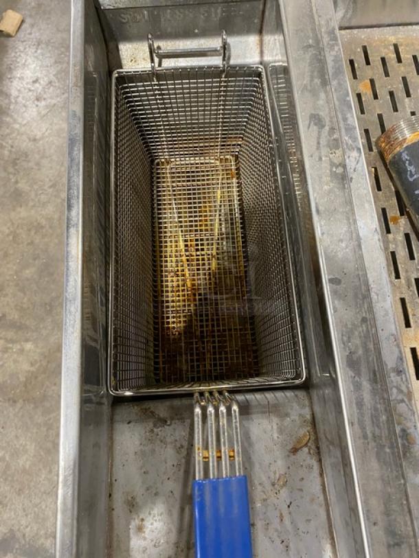 American Range Commercial Stainless Steel Natural Gas Powered Deep Fat Fryer! With Built-In Dump Station! Woth Back Splash & Basket Hanger! With Frying Basket! Model: AF-25DS SN: 181212-53916! On Legs! - Image 6 of 13