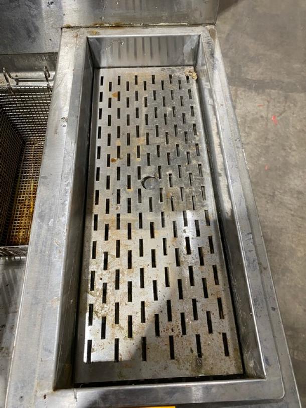 American Range Commercial Stainless Steel Natural Gas Powered Deep Fat Fryer! With Built-In Dump Station! Woth Back Splash & Basket Hanger! With Frying Basket! Model: AF-25DS SN: 181212-53916! On Legs! - Image 8 of 13