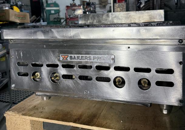 Bakers Pride 4 Burner Tabletop Commercial Stove, Model# X0B-424, 24X31X18 GAS Stove - Image 3 of 5