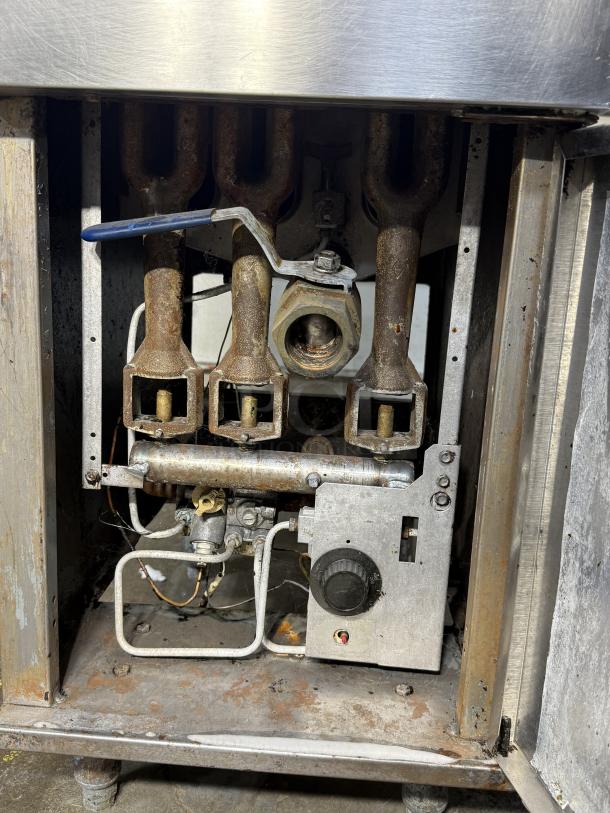 PITCO Commercial Deep Fryer 45-50 pounds, 120000BTU, 15.5X30X46 GAS Powered - Image 4 of 4