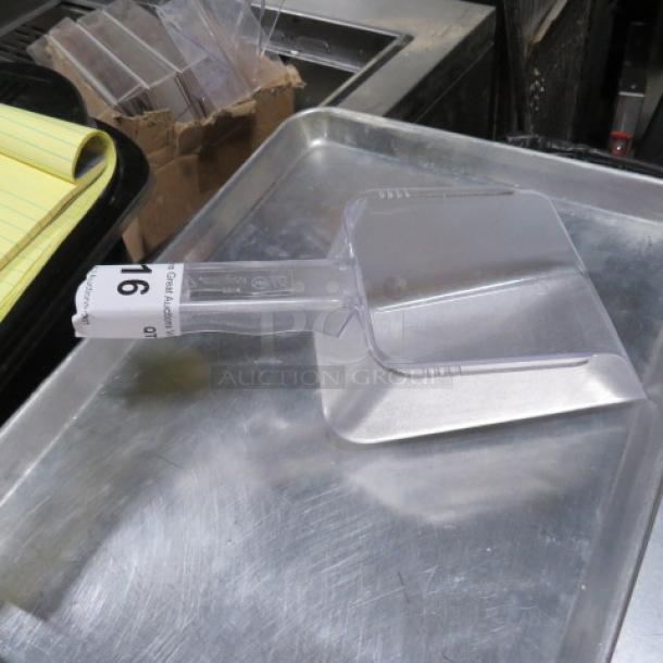One Poly Scoop. - Image 1 of 1
