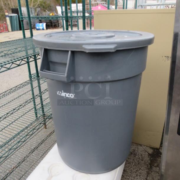 One Winco 32 Gallon Trash Can With Lid. - Image 1 of 1