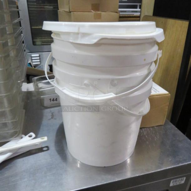 One Lot Of 3 Buckets With 2 Lids - Image 1 of 1