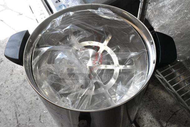 BRAND NEW SCRATCH AND DENT! Avantco 177CU100ETL 100 Cup (500 oz.) Double Wall Stainless Steel Coffee Urn / Coffee Percolator. 120 Volts, 1 Phase. - Image 5 of 7