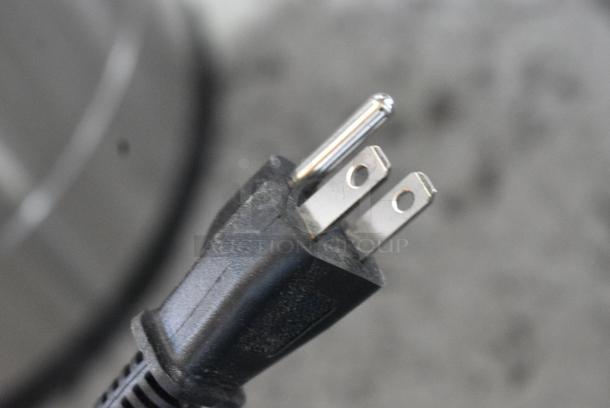 BRAND NEW SCRATCH AND DENT! Avantco 177CU100ETL 100 Cup (500 oz.) Double Wall Stainless Steel Coffee Urn / Coffee Percolator. 120 Volts, 1 Phase. - Image 6 of 7