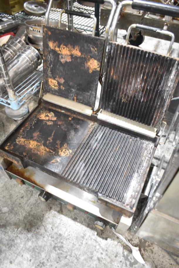 Waring WDG300 Stainless Steel Commercial Countertop Electric Powered Double Panini Press. 240 Volts, 1 Phase. - Image 3 of 5