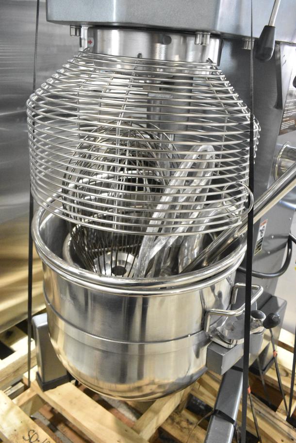 BRAND NEW SCRATCH AND DENT! Avantco 177MX60H Metal Commercial Floor Style 60 Quart Planetary Dough Mixer w/ Stainless Steel Mixing Bowl, Bowl Guard, Dough Hook, Whisk and Paddle Attachments. 240 Volts, 3 Phase. - Image 6 of 8