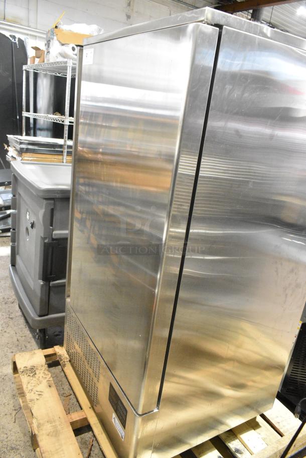 BRAND NEW SCRATCH AND DENT! Avantco 449SF10 Stainless Steel Commercial  31" Reach-In Blast Chiller / Freezer 88 lb. / 77 lb. 110-120 Volts, 1 Phase. Tested and Does Not Power On - Image 2 of 7
