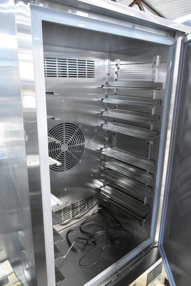 BRAND NEW SCRATCH AND DENT! Avantco 449SF10 Stainless Steel Commercial  31" Reach-In Blast Chiller / Freezer 88 lb. / 77 lb. 110-120 Volts, 1 Phase. Tested and Does Not Power On - Image 5 of 7