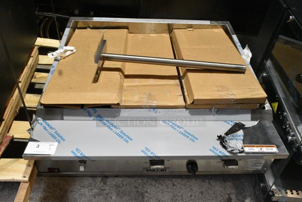 BRAND NEW SCRATCH AND DENT! Vulcan VTEC36-2 Stainless Steel Commercial Countertop Liquid Propane 36" Infrared Charbroiler - 66,000 BTU - Image 1 of 9