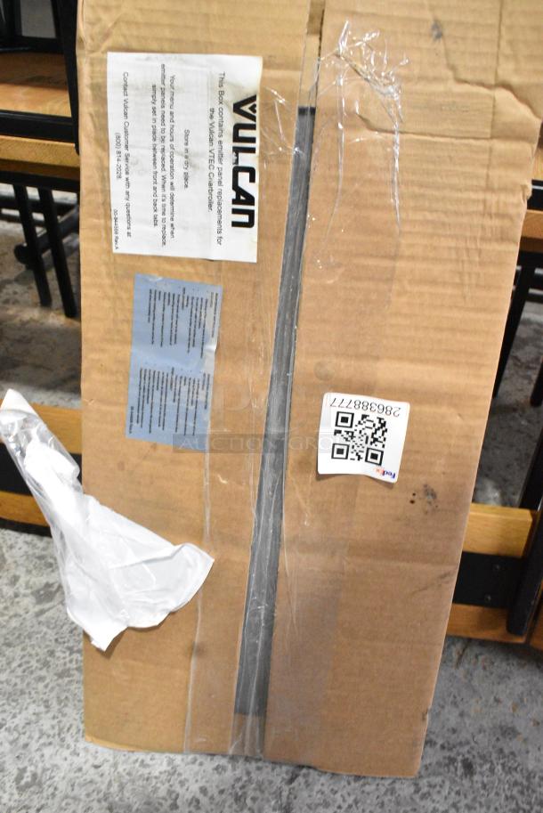 BRAND NEW SCRATCH AND DENT! Vulcan VTEC36-2 Stainless Steel Commercial Countertop Liquid Propane 36" Infrared Charbroiler - 66,000 BTU - Image 5 of 9