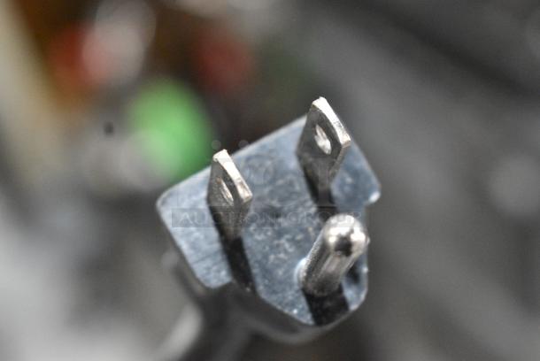 Avantco 177CO16 Stainless Steel Commercial Countertop Electric Powered Convection Oven. 120 Volts, 1 Phase. Tested and Does Not Power On - Image 5 of 6