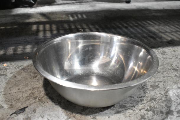 5 Metal Bowls. Includes 10x10x5. 5 Times Your Bid! - Image 3 of 8
