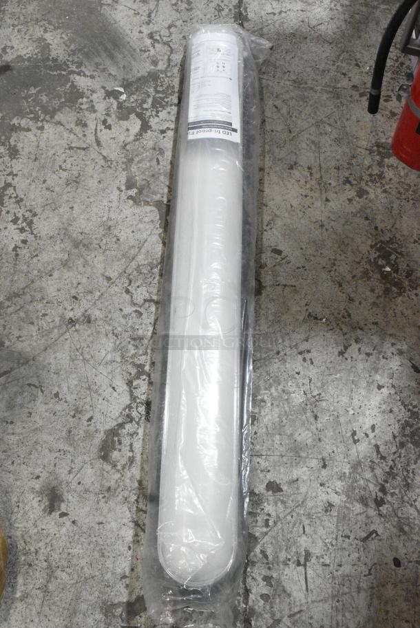 2 BRAND NEW SCRATCH AND DENT! Luminaire VFRA4F-50KFP Vapor Tight Fixture. 100-277 Volts, 1 Phase. 2 Times Your Bid! - Image 3 of 4