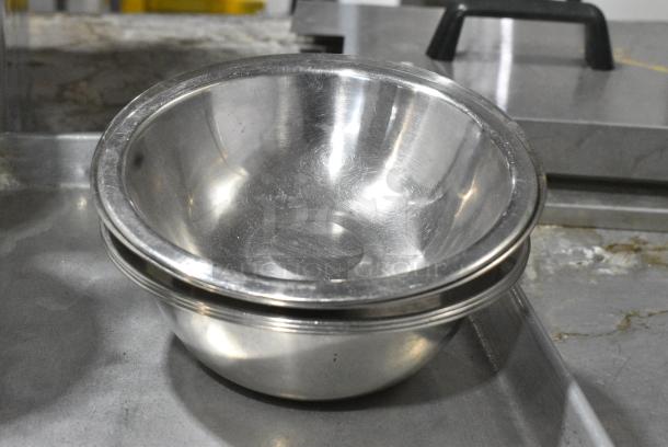 13 Various Items Including Metal Baking Pans, Metal Bowls and Poly Bins. 13 Times Your Bid! - Image 4 of 5