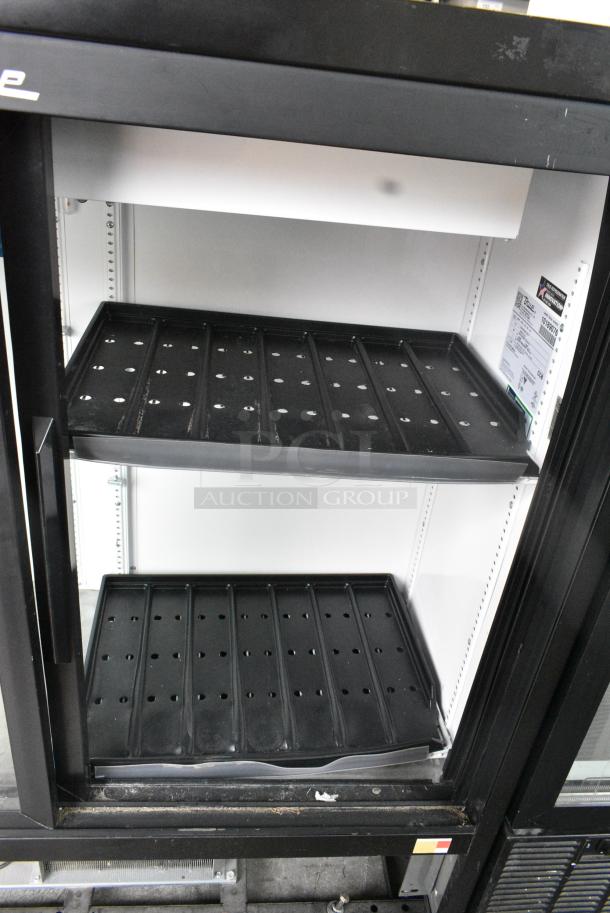 2021 True GDM-41SL-48-HC-LD Metal Commercial 2 Door Reach In Cooler Merchandiser w/ Poly Coated Racks. 115 Volts, 1 Phase. Tested and Powers On But Does Not Get Cold - Image 5 of 7