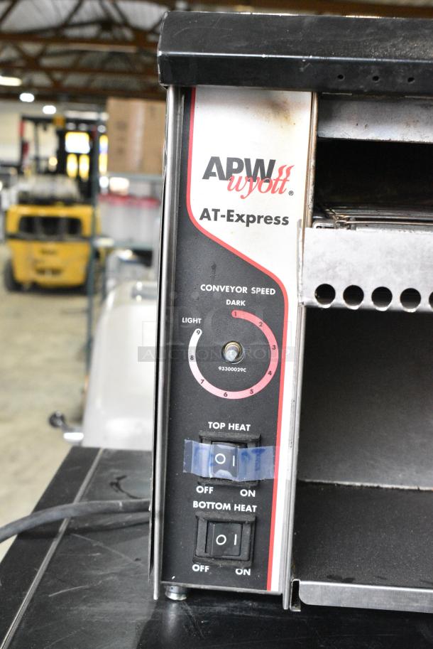 APW Wyott AT EXPRESS Metal Commercial Countertop Electric Powered Conveyor Oven. 120 Volts, 1 Phase. Tested and Working! - Image 3 of 7