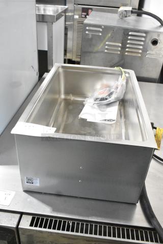BRAND NEW SCRATCH AND DENT! Avantco 177BM12RA Stainless Steel Commercial Single Bay Drop In Steam Well. 120 Volts, 1 Phase.