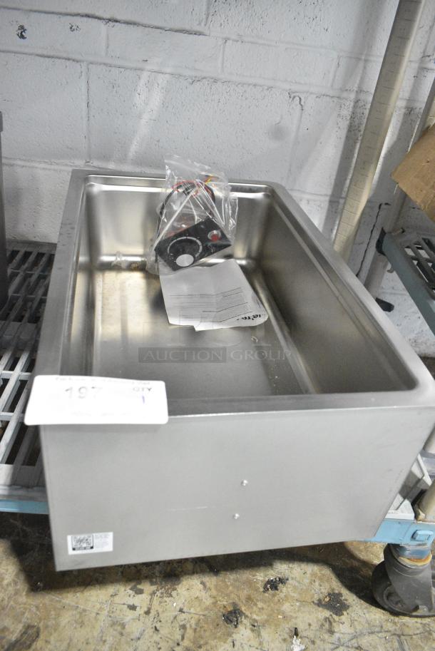 BRAND NEW SCRATCH AND DENT! Avantco 177BM12RA Stainless Steel Commercial Single Bay Drop In Steam Well. 120 Volts, 1 Phase. - Image 2 of 5