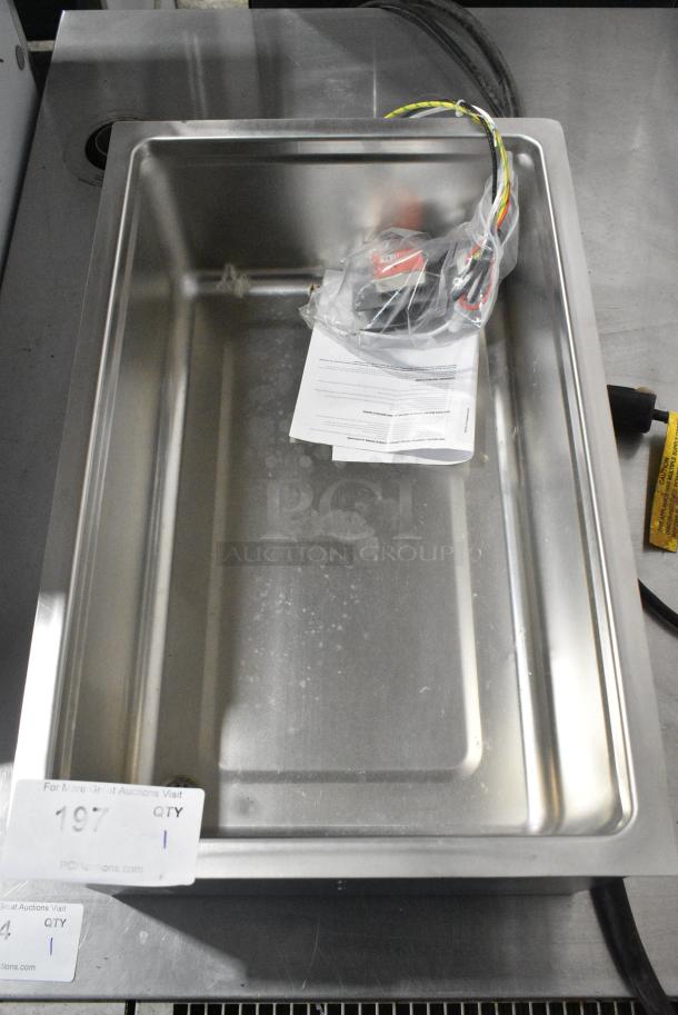 BRAND NEW SCRATCH AND DENT! Avantco 177BM12RA Stainless Steel Commercial Single Bay Drop In Steam Well. 120 Volts, 1 Phase. - Image 3 of 5