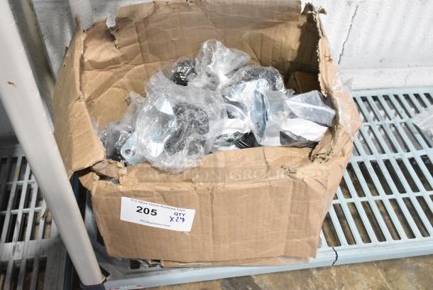 ALL ONE MONEY! Lot of 24 BRAND NEW SCRATCH AND DENT! Avantco 17811532 3" Swivel Plate Caster with Brake for DLC, PT, UC, WT, UBB, and UDD Series - Image 2 of 6