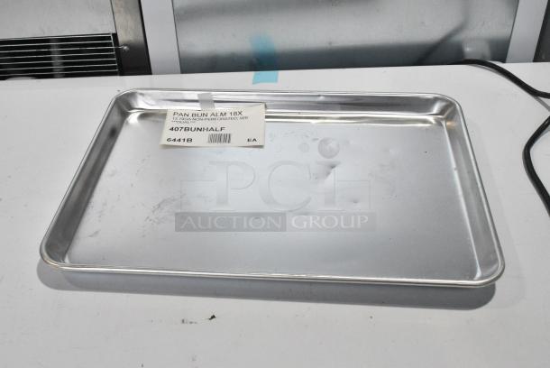 13 BRAND NEW SCRATCH AND DENT! Items Including 32645285 Chicago Metallic 45285 24 Cup 7 oz. Glazed Aluminized Steel Jumbo Muffin Pan - 17 7/8" x 25 7/8", 407BUNHALF Choice Half Size 13" x 18" 19 Gauge Wire in Rim Aluminum Bun / Sheet Pan, 4070122 Choice 2/3 Size 2 1/2" Deep Anti-Jam Stainless Steel Steam Table / Hotel Pan - 24 Gauge, Choice 2/3 Size 4" Deep Anti-Jam Stainless Steel Steam Table / Hotel Pan - 24 Gauge, Vollrath Stock Pot. 13 Times Your Bid! - Image 4 of 12