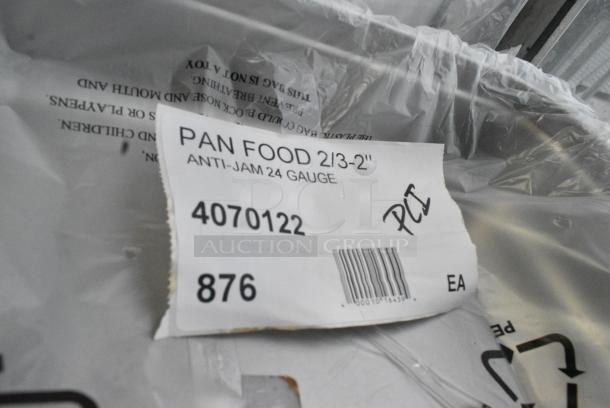 13 BRAND NEW SCRATCH AND DENT! Items Including 32645285 Chicago Metallic 45285 24 Cup 7 oz. Glazed Aluminized Steel Jumbo Muffin Pan - 17 7/8" x 25 7/8", 407BUNHALF Choice Half Size 13" x 18" 19 Gauge Wire in Rim Aluminum Bun / Sheet Pan, 4070122 Choice 2/3 Size 2 1/2" Deep Anti-Jam Stainless Steel Steam Table / Hotel Pan - 24 Gauge, Choice 2/3 Size 4" Deep Anti-Jam Stainless Steel Steam Table / Hotel Pan - 24 Gauge, Vollrath Stock Pot. 13 Times Your Bid! - Image 7 of 12