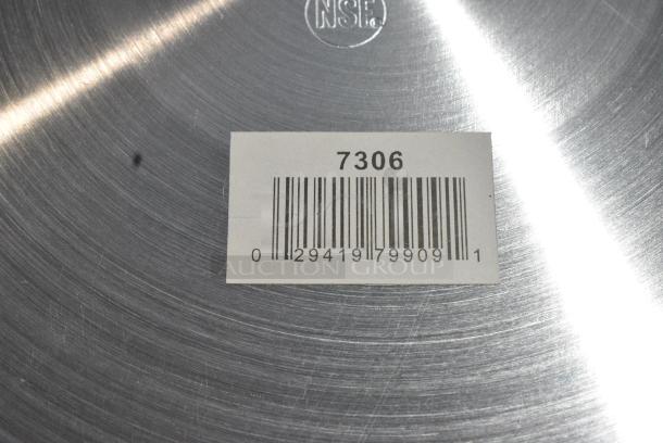 13 BRAND NEW SCRATCH AND DENT! Items Including 32645285 Chicago Metallic 45285 24 Cup 7 oz. Glazed Aluminized Steel Jumbo Muffin Pan - 17 7/8" x 25 7/8", 407BUNHALF Choice Half Size 13" x 18" 19 Gauge Wire in Rim Aluminum Bun / Sheet Pan, 4070122 Choice 2/3 Size 2 1/2" Deep Anti-Jam Stainless Steel Steam Table / Hotel Pan - 24 Gauge, Choice 2/3 Size 4" Deep Anti-Jam Stainless Steel Steam Table / Hotel Pan - 24 Gauge, Vollrath Stock Pot. 13 Times Your Bid! - Image 11 of 12