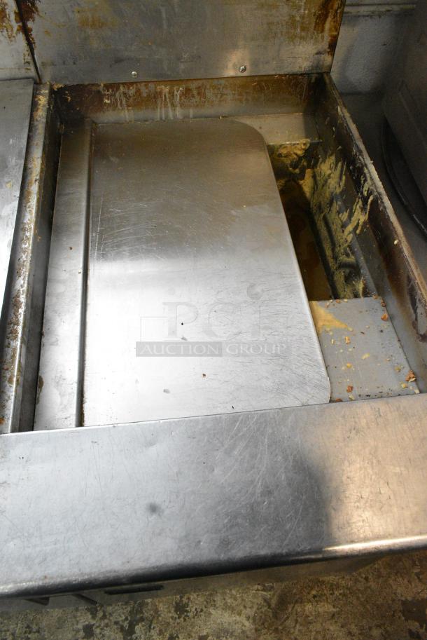 Pitco Frialator SSH60W Stainless Steel Commercial Natural Gas Powered 4 Bay Deep Fat Fryer w 6 Metal Fry Baskets on Commercial Casters.  100,000 BTU. - Image 10 of 16