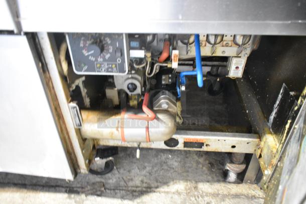 Pitco Frialator SSH60W Stainless Steel Commercial Natural Gas Powered 4 Bay Deep Fat Fryer w 6 Metal Fry Baskets on Commercial Casters.  100,000 BTU. - Image 15 of 16