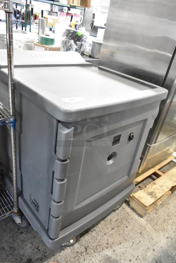 BRAND NEW SCRATCH AND DENT! Cambro CMBH1826LF191 Camtherm® Granite Gray Low Profile Electric Hot Food Holding Cabinet in Fahrenheit on Commercial Casters. 120 Volts, 1 Phase. - Image 2 of 6