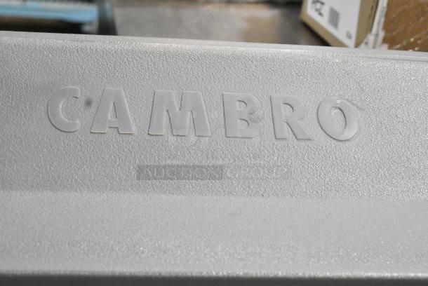 BRAND NEW SCRATCH AND DENT! Cambro CMBH1826LF191 Camtherm® Granite Gray Low Profile Electric Hot Food Holding Cabinet in Fahrenheit on Commercial Casters. 120 Volts, 1 Phase. - Image 4 of 6