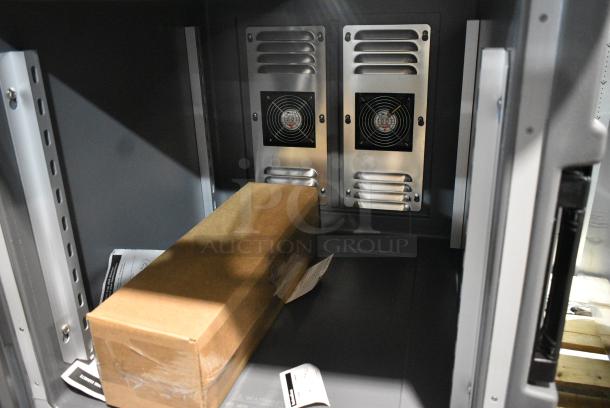BRAND NEW SCRATCH AND DENT! Cambro CMBH1826LF191 Camtherm® Granite Gray Low Profile Electric Hot Food Holding Cabinet in Fahrenheit on Commercial Casters. 120 Volts, 1 Phase. - Image 5 of 6