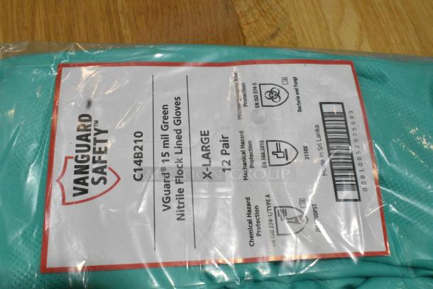 BRAND NEW SCRATCH AND DENT! Box of Green Nitrile X Large Gloves - Image 5 of 5
