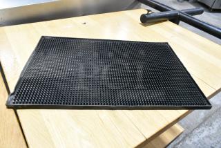 BRAND NEW SCRATCH AND DENT! Black Bar Mat
