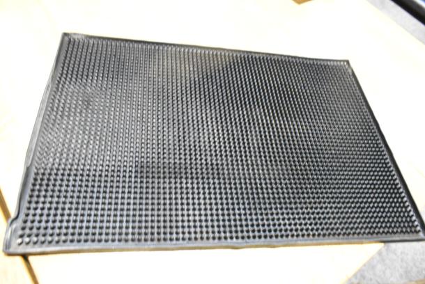 BRAND NEW SCRATCH AND DENT! Black Bar Mat - Image 2 of 2