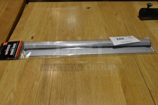 BRAND NEW SCRATCH AND DENT! Winco ODR-18N 18" Order Rack.