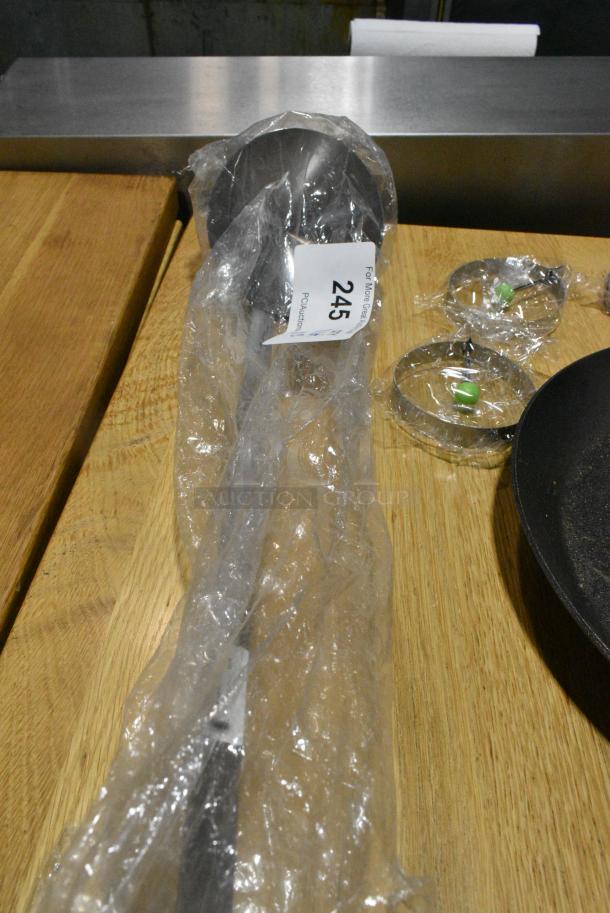 5 BRAND NEW SCRATCH AND DENT! Items Including Ladel, 2 Collars and Skillet. 5 Times Your Bid! - Image 3 of 7