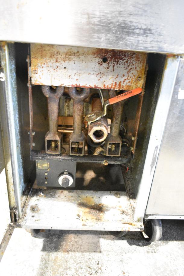 Dean SR42GN Stainless Steel Commercial Floor Style Natural Gas Powered Deep Fat Fryer w/ Splash Guard on Commercial Casters. 105,000 BTU. - Image 5 of 6