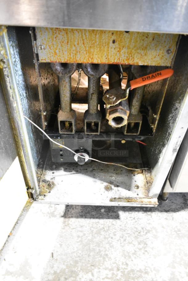 2016 Dean SR42GN Stainless Steel Commercial Floor Style Natural Gas Powered Deep Fat Fryer w/ Splash Guard on Commercial Casters. 105,000 BTU. - Image 5 of 6