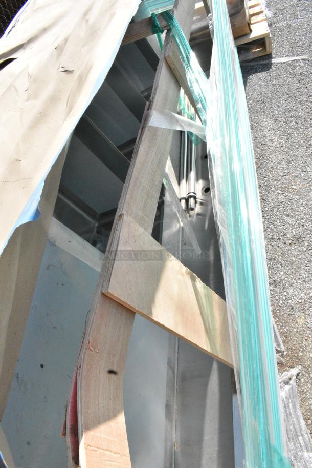 BRAND NEW IN CRATE! Regency 600DDTS384RT 16-Gauge 7' Soiled / Dirty Dish Table with 3-Compartment Sink - 16" x 20" x 14" Bowls - Right Drainboard. No Legs. - Image 3 of 4