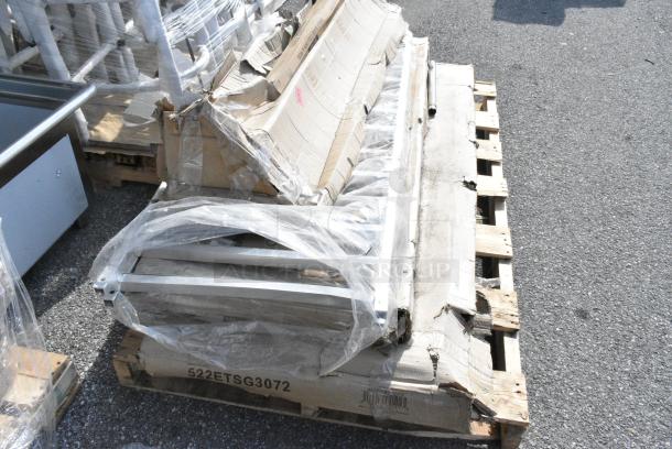 5 BRAND NEW SCRATCH AND DENT! Items Including 600PR20316K Regency 20 Pan End Load Stainless Steel Bun / Sheet Pan Rack - Unassembled, 522ETSG3072 Steelton 30" x 72" 18 Gauge 430 Stainless Steel Work Table with Undershelf, 600PS1560 Regency 15" x 60" Stainless Steel Wall Mounted Pot Rack with Shelf and 18 Galvanized Hooks. 5 Times Your Bid! - Image 2 of 7