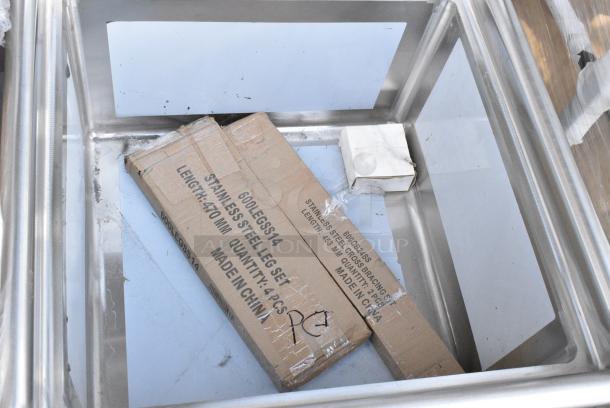 BRAND NEW SCRATCH AND DENT! Regency 600S12424 Regency 29" 16 Gauge Stainless Steel One Compartment Commercial Sink with Stainless Steel Legs and Cross Bracing - 24" x 24" x 14" Bowl. - Image 3 of 7