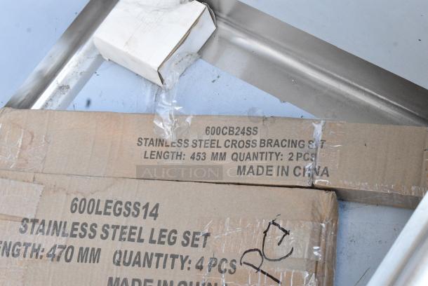 BRAND NEW SCRATCH AND DENT! Regency 600S12424 Regency 29" 16 Gauge Stainless Steel One Compartment Commercial Sink with Stainless Steel Legs and Cross Bracing - 24" x 24" x 14" Bowl. - Image 5 of 7